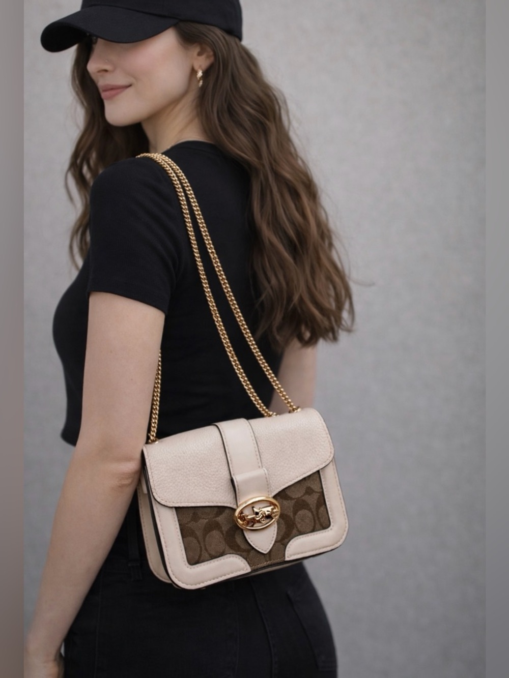 Very unique and stunning Coach bag 🤍 😍😍😍😍😍😍😍😍